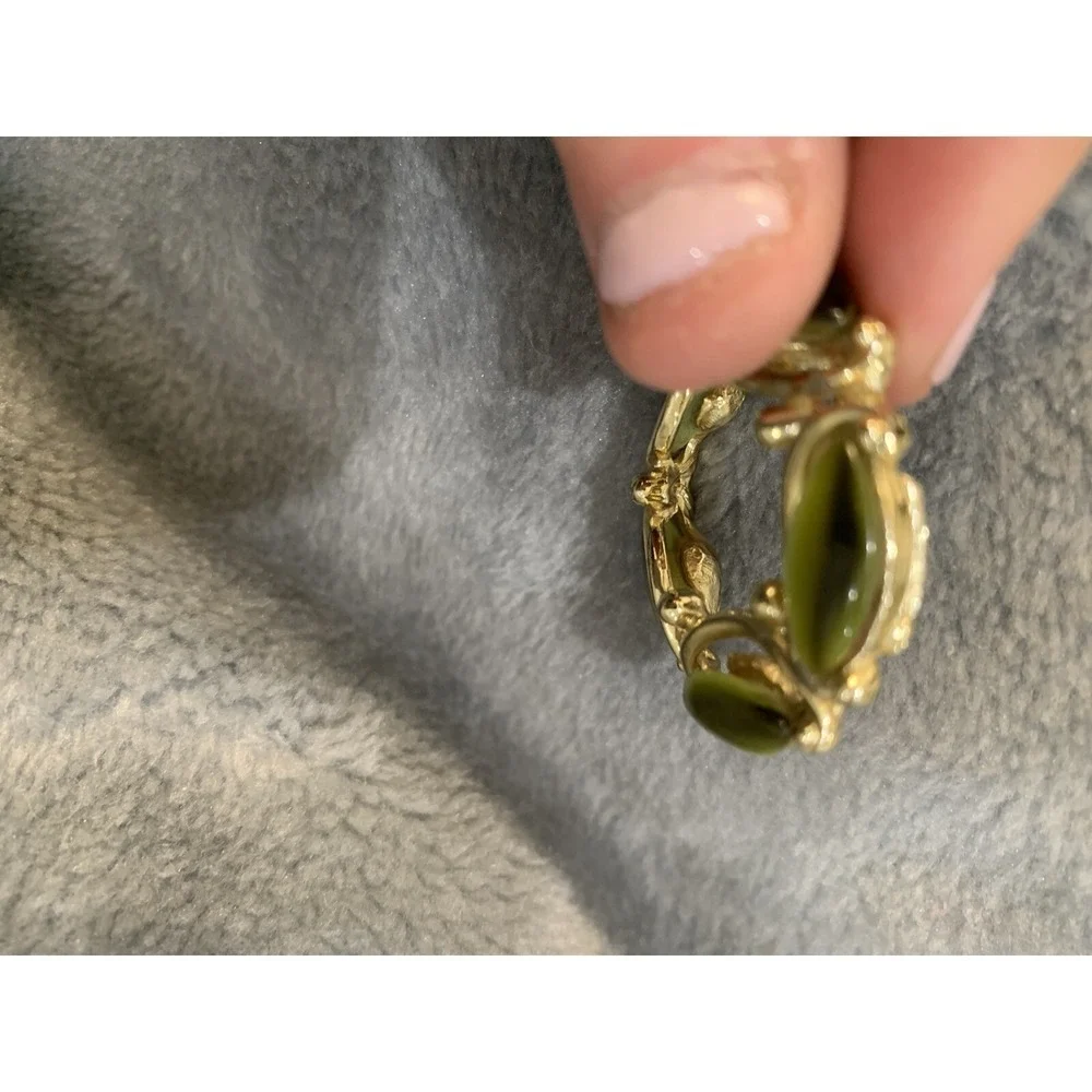 Emmons Vintage 1950s Gold With Green Cabochons Circle Wreath Brooch‎ Lapel Pin